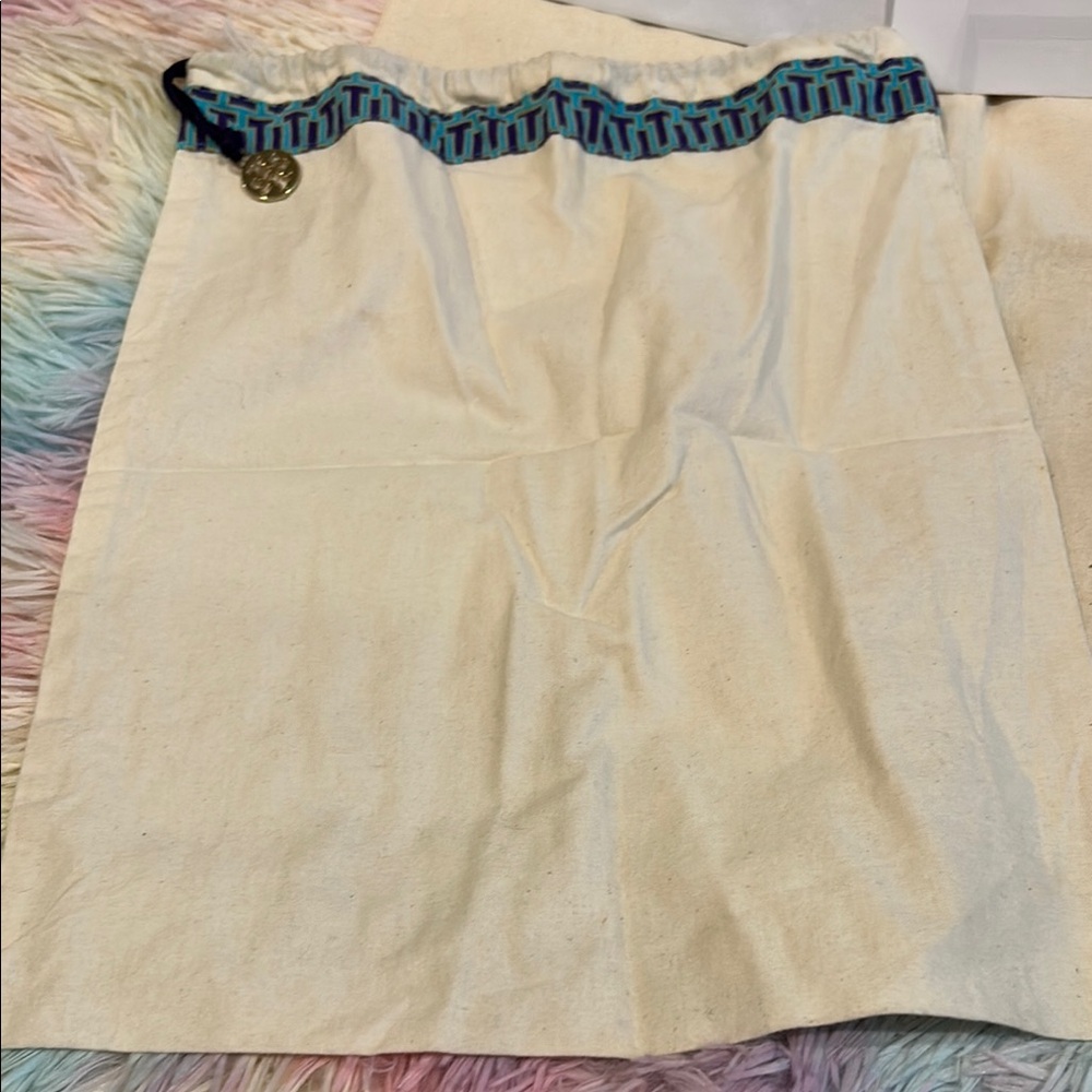 Louis Vuitton Tan Dust bag with COA , Salvatore Ferragamo and Tory Burch DB - Picture 4 of 14